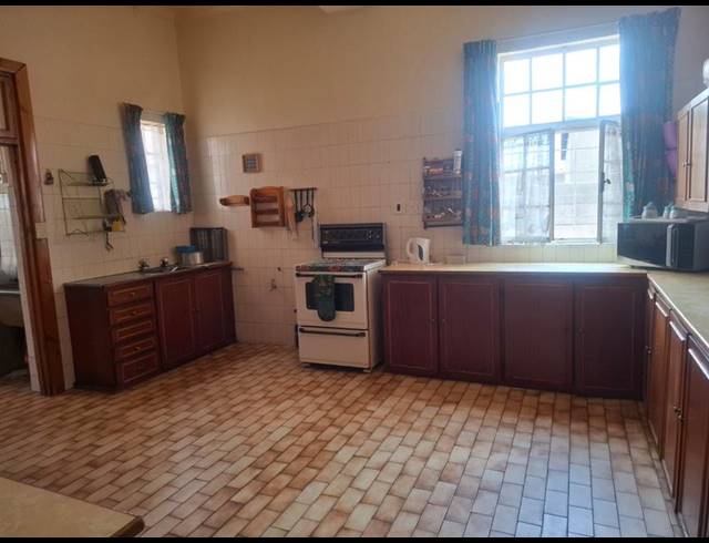 4 BEDROOM HOUSE FOR SALE IN REGENTS PARK